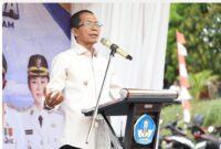 Wali Kota Batam Amsakar Achmad saat sambutan di acara peletakan batu pertama  Sekolah Menengah Kejuruan Negeri (SMKN) 13 Bengkong, Senin (13/7/2026). Foto:Ist