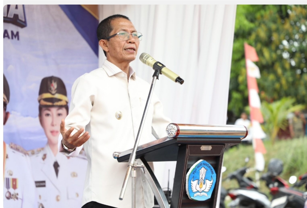 Wali Kota Batam Amsakar Achmad saat sambutan di acara peletakan batu pertama  Sekolah Menengah Kejuruan Negeri (SMKN) 13 Bengkong, Senin (13/7/2026). Foto:Ist