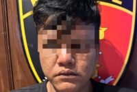 Terduga pelaku saat diamankan polisi. Foto:Istimewa