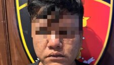 Terduga pelaku saat diamankan polisi. Foto:Istimewa