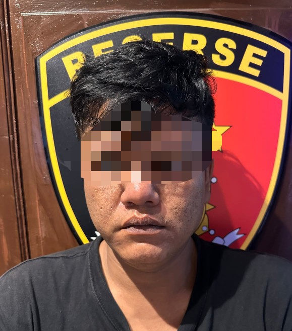 Terduga pelaku saat diamankan polisi. Foto:Istimewa