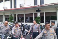Kasat Lantas Polresta Barelang Kompol Afiditya Arief Wibowo saat menujukan barang bukti motor tak sesuai standar dalam jumpa pers, Senin (20/7/2026). Foto:Rega/matapedia