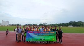 Pemain, pelatih, dan ofisial menggelar latihan sekaligus sesi foto bersama di Stadion Gelora Citramas, Kabil, Kecamatan Nongsa, Kota Batam, Rabu (22/7/2026). Foto:Rega/matapedia