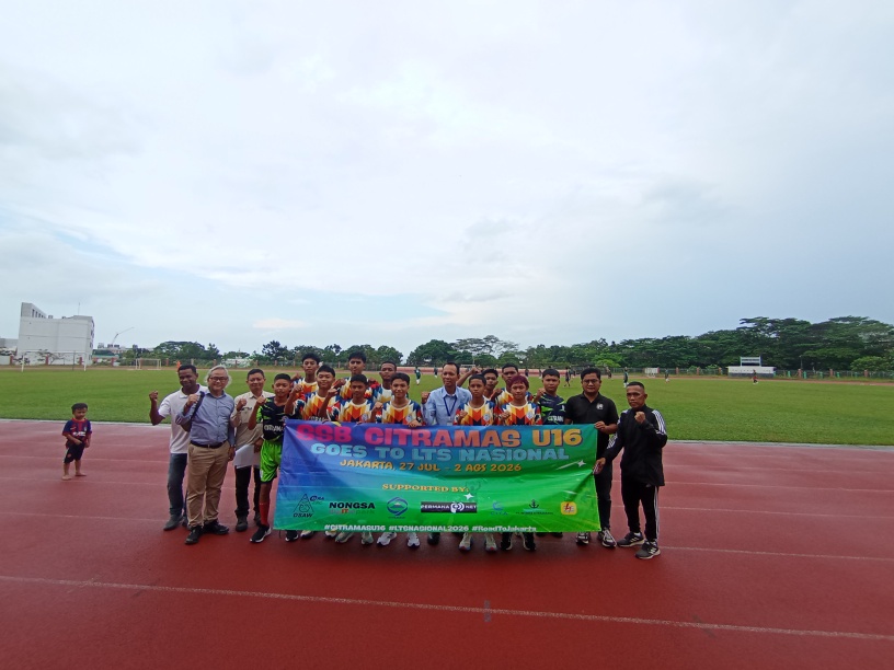 Pemain, pelatih, dan ofisial menggelar latihan sekaligus sesi foto bersama di Stadion Gelora Citramas, Kabil, Kecamatan Nongsa, Kota Batam, Rabu (22/7/2026). Foto:Rega/matapedia