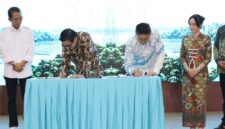 Penandatanganan PJBTL berlangsung di Auditorium Tanjung Kasam, Kantor PLN Batam dan dihadiri Wali Kota Batam Amsakar Achmad bersama Wakil Wali Kota Batam Li Claudia Chandra serta Direktur Utama PLN Batam bersama jajarannya,  Selasa (28/7/2026). Foto:Istimewa