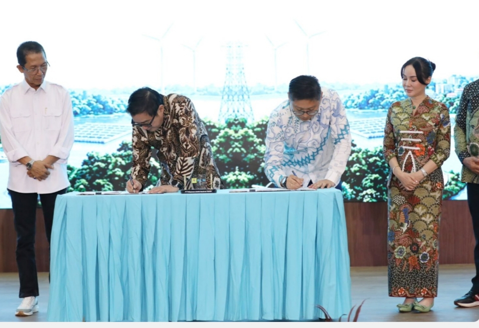 Penandatanganan PJBTL berlangsung di Auditorium Tanjung Kasam, Kantor PLN Batam dan dihadiri Wali Kota Batam Amsakar Achmad bersama Wakil Wali Kota Batam Li Claudia Chandra serta Direktur Utama PLN Batam bersama jajarannya,  Selasa (28/7/2026). Foto:Istimewa