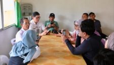 Wali Kota Batam Amsakar Achmad dan Kadis Kominfo Batam Rudi saat diwawancara wartawan, Kamis (30/7/2026). Foto:Diskominfo Batam