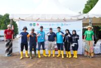 PT PLN Batam memperkuat komitmennya terhadap pelestarian lingkungan dengan ambil bagian dalam penanaman 1.700 bibit mangrove di kawasan Hutan Lindung Sei Beduk, Batam. Foto:PLN Batam