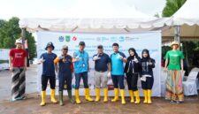 PT PLN Batam memperkuat komitmennya terhadap pelestarian lingkungan dengan ambil bagian dalam penanaman 1.700 bibit mangrove di kawasan Hutan Lindung Sei Beduk, Batam. Foto:PLN Batam