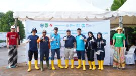 PT PLN Batam memperkuat komitmennya terhadap pelestarian lingkungan dengan ambil bagian dalam penanaman 1.700 bibit mangrove di kawasan Hutan Lindung Sei Beduk, Batam. Foto:PLN Batam