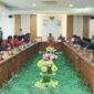 Mahasiswa Unrika saat bertemu dengan Ketua DPRD Kota Batam Muhammad Kamaludin, Kamis (16/7/2027). Foto: istimewa