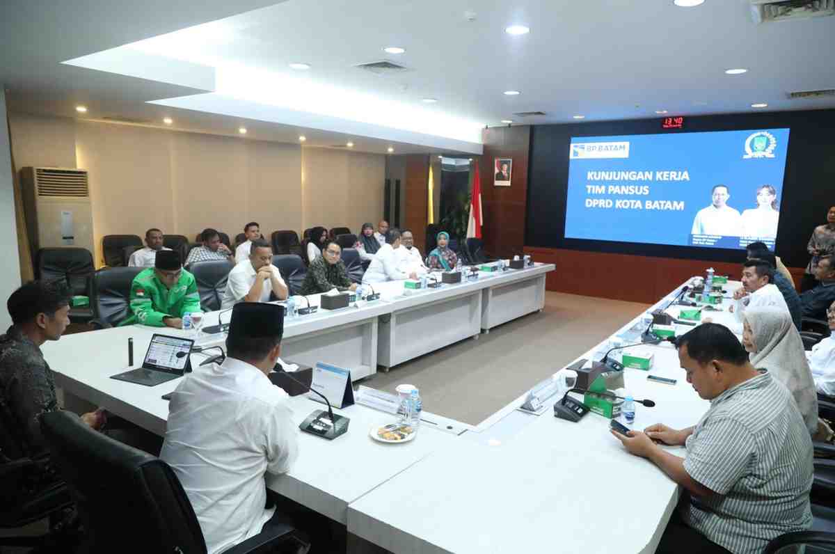 Ketua Pansus Sampah  Muhammad Rudi saat berdialog dengan BP batam, Selasa (21/7/2026). Foto: Istimewa