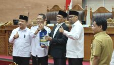 Rancangan perubahan tersebut disampaikan Wali Kota Batam, Amsakar Achmad, dalam rapat paripurna DPRD Kota Batam dengan agenda Penyampaian dan Penjelasan Rancangan Perubahan Kebijakan Umum APBD (KUA) serta Perubahan Prioritas dan Plafon Anggaran Sementara (PPAS) Tahun Anggaran 2026, Senin (3/8/2026). Foto:DPRD Batam