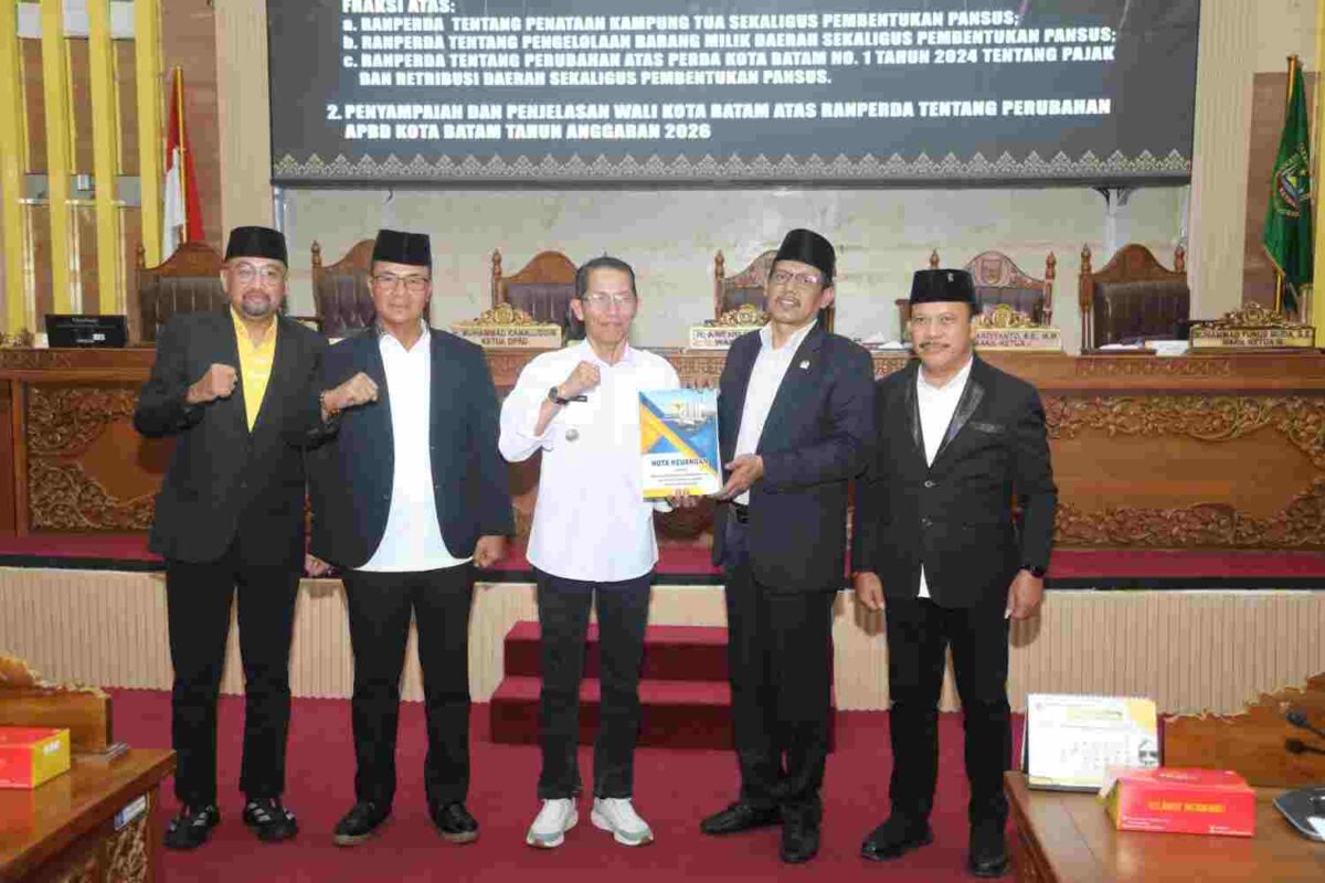 Wali Kota Batam Amsakar Achmad menyampaikan perubahan tersebut dalam rapat paripurna DPRD Kota Batam, Senin (24/8/2026). Foto:Istimewa