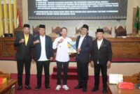 Wali Kota Batam Amsakar Achmad menyampaikan perubahan tersebut dalam rapat paripurna DPRD Kota Batam, Senin (24/8/2026). Foto:Istimewa