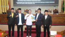 Wali Kota Batam Amsakar Achmad menyampaikan perubahan tersebut dalam rapat paripurna DPRD Kota Batam, Senin (24/8/2026). Foto:Istimewa