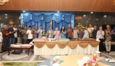 Wali Kota Batam Amsakar Achmad mendapat kejutan di hari lahirnya pada Sabtu (1/8/2026). Foto:Diskominfo Batam