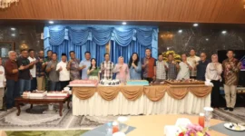Wali Kota Batam Amsakar Achmad mendapat kejutan di hari lahirnya pada Sabtu (1/8/2026). Foto:Diskominfo Batam