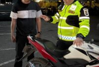 Petugas Satlantas Polresta Barelang sita motor knalpot brong. Foto:Istimewa
