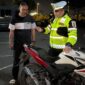 Petugas Satlantas Polresta Barelang sita motor knalpot brong. Foto:Istimewa