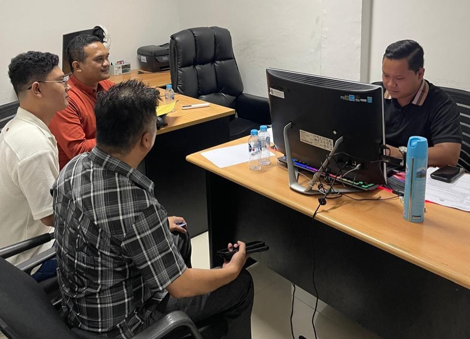 Kuasa hukum Andi Morena saat menjalani pemeriksaan sebagai pelapor di Subdit Cyber Polda Kepri, Minggu (2/8/2026). Matapedia6.com/Istimewa