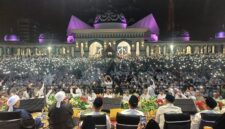 Ribuan jamaah sholawat di Masjid Agung Raja Hamidah, malam Cinta Rosul, Minggu (2/8/2026). Foto:Amir/matapedia