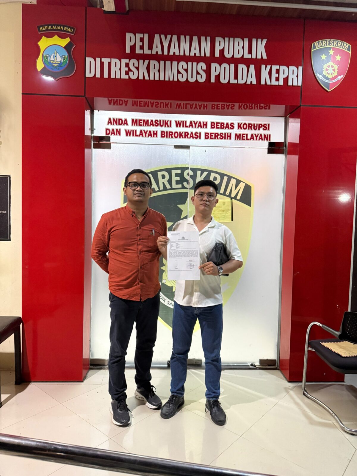 Kuasa hukum Andi Morena saat menjalani pemeriksaan sebagai pelapor di Subdit Cyber Polda Kepri, Minggu (2/8/2026). Matapedia6.com/Istimewa