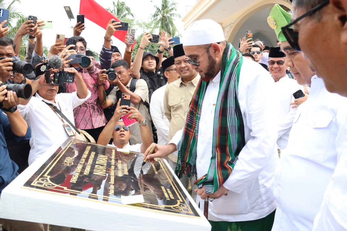 Ketua MPR RI Ahmad Muzani bersama Habib Syeikh bin Abdul Qodir Assegaf meresmikan Pondok Pesantren (Ponpes) Nur Iman beserta masjidnya, Minggu (2/8/2026).