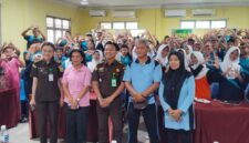 Kejari Batam bersama SMP 6 Batam, Kamis (6/8/2026). Foto:Istimewa