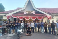 Terduga pelaku saat diamankan Polisi pada Kamis (6/8/2026). Foto:Istimewa