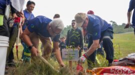 BP Batam bersama PT McDermott Indonesia menanam 400 bibit Bambu Betung di kawasan Bendungan Sei Nongsa, Jumat (7/8/2026). Foto:Istimewa