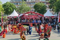 Deretan kendaraan operasional dan tampilan dari BP Batam mencuri perhatian dalam Pawai Pembangunan di Kota Batam, Minggu (9/8/2026).  Foto:Istimewa
