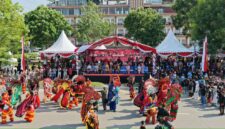 Deretan kendaraan operasional dan tampilan dari BP Batam mencuri perhatian dalam Pawai Pembangunan di Kota Batam, Minggu (9/8/2026).  Foto:Istimewa
