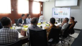 Kepala OJK Provinsi Kepulauan Riau Sinar Danandjaya saat menerima audensi