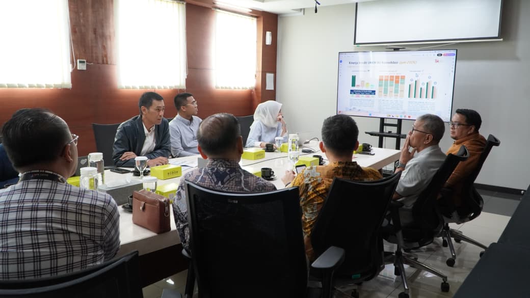 Kepala OJK Provinsi Kepulauan Riau Sinar Danandjaya saat menerima audensi