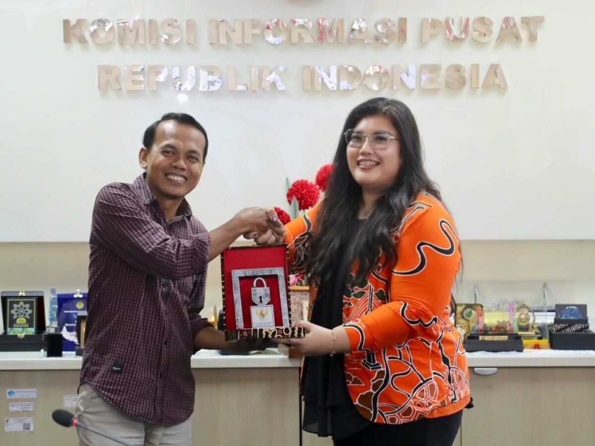 Anggota/Deputi Bidang Pelayanan Umum BP Batam, Ariastuty Sirait, bersama jajaran Direktorat Diseminasi Informasi dan Hubungan Antar Lembaga (DIHAL) berkunjung ke Komisi Informasi Pusat (KIP) Republik Indonesia di Jakarta, Rabu (12/8/2026). Foto:Humas BP Batam