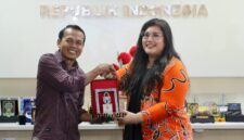Anggota/Deputi Bidang Pelayanan Umum BP Batam, Ariastuty Sirait, bersama jajaran Direktorat Diseminasi Informasi dan Hubungan Antar Lembaga (DIHAL) berkunjung ke Komisi Informasi Pusat (KIP) Republik Indonesia di Jakarta, Rabu (12/8/2026). Foto:Humas BP Batam