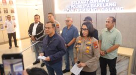 Wakabareskrim Polri Irjen Nunung Syaifuddin saat memberikan keterangan pers di Polresta Barelang, Minggu (16/8/2026). Foto:Ist