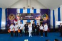Wali Kota Batam Amsakar Achmad dan Karutan Fajar serta Kalapas Batam dan Kalapas Anak saat memberikan remisi HUT ke 81 RI di Lapas Batam, Senin (17/8/2026). Foto:Rega/matapedia