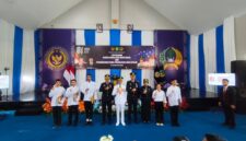 Wali Kota Batam Amsakar Achmad dan Karutan Fajar serta Kalapas Batam dan Kalapas Anak saat memberikan remisi HUT ke 81 RI di Lapas Batam, Senin (17/8/2026). Foto:Rega/matapedia