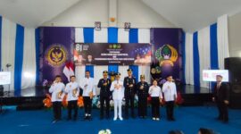 Wali Kota Batam Amsakar Achmad dan Karutan Fajar serta Kalapas Batam dan Kalapas Anak saat memberikan remisi HUT ke 81 RI di Lapas Batam, Senin (17/8/2026). Foto:Rega/matapedia