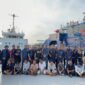 Tim gabungan saat melakukan foto bersama dengan para ABK Kapal MV Ocean Porter Berbendera Tanzania yang ditangkap diperairan Bengkalis membawa 2,6 Ton Sabu Cair Dicegat, Senin (17/8/2026). Matapedia6.com/Istimewa