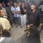 Terduga pelaku saat diamankan warga dan polisi. Foto:Dok. Humas Polresta Barelang