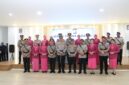 Kapolresta Barelang Kombes Pol Anggoro Wicaksono bersama pejabat baru dan lama usai sertijab di Polresta Barelang, Sabtu (22/8/2026). Foto:Humas Polresta Barelang