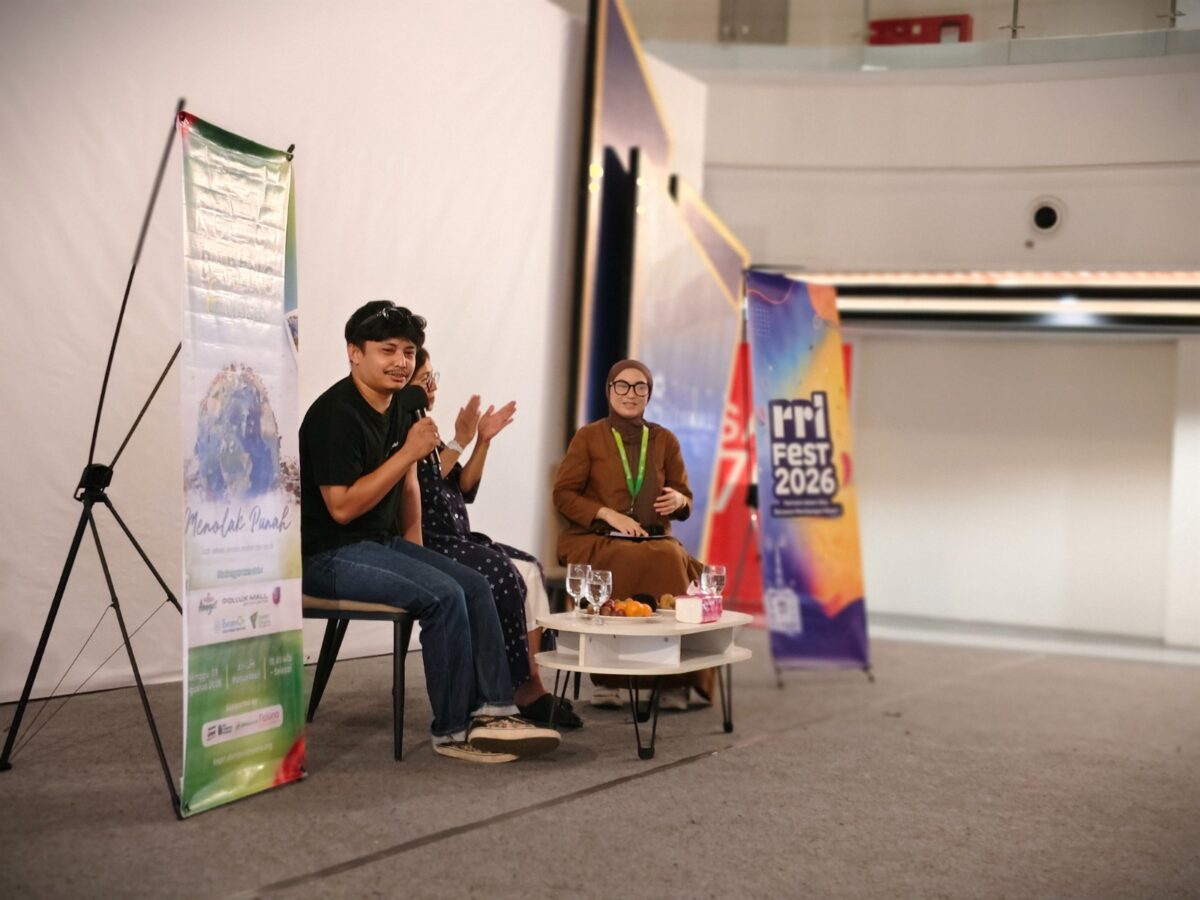 Ketua Aji Batam Yogi baju hitam. Foto:Istimewa