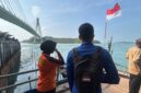 Petugas dan nelayan menemukan perempuan yang jatuh dari jembatan I Barelang Batam dalam kondisi selamat, Selasa (25/8/2026). Foto:Ist