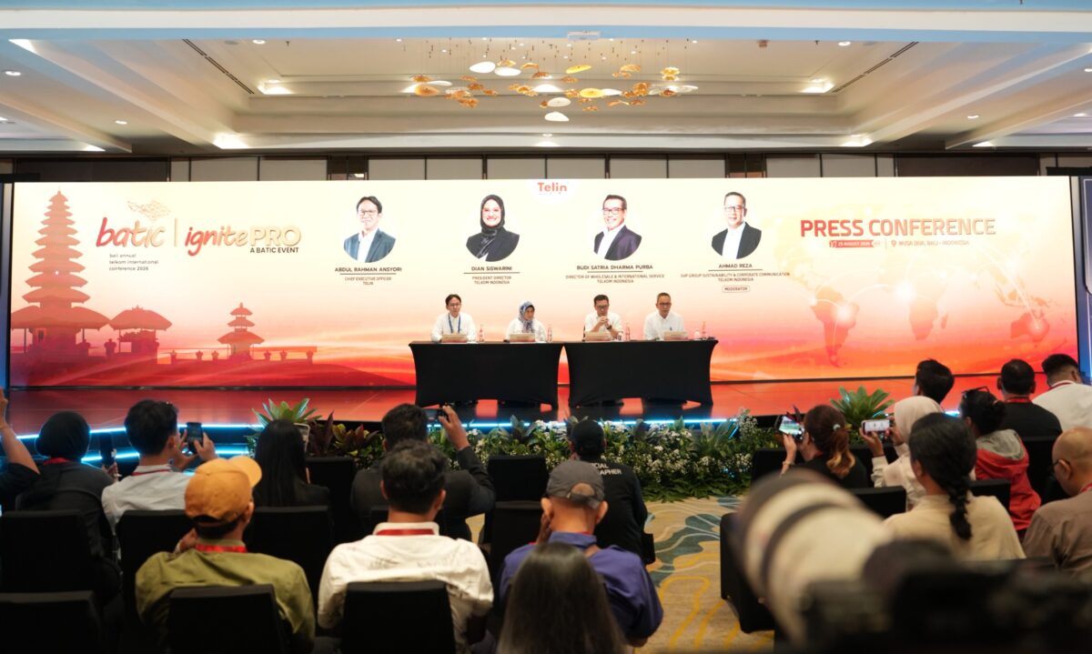 Chief Executive Officer Telin Abdul Rahman Ansyori, Direktur Utama Telkom Dian Siswarini, Direktur Wholesale & International Service Telkom Budi Satria Dharma Purba, serta SVP Group Sustainability and Corporate Communication Telkom Ahmad Reza, saat menghadiri konferensi pers BATIC 2026 di Nusa Dua, Bali, Selasa (25/8/2026). Foto:Telkom