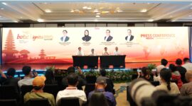 Chief Executive Officer Telin Abdul Rahman Ansyori, Direktur Utama Telkom Dian Siswarini, Direktur Wholesale & International Service Telkom Budi Satria Dharma Purba, serta SVP Group Sustainability and Corporate Communication Telkom Ahmad Reza, saat menghadiri konferensi pers BATIC 2026 di Nusa Dua, Bali, Selasa (25/8/2026). Foto:Telkom