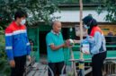 Pertamina Patra Niaga Sumbagut bagikan masker kepada warga. Foto:Istimewa