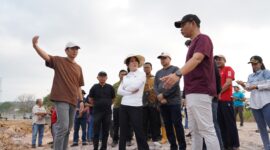 Wakil Kepala BP Batam sekaligus Wakil Wali Kota Batam Li Claudia Chandra saat tinjau drainase di beberapa titik wilayah Batam beberapa hari lalu. Foto:Istimewa